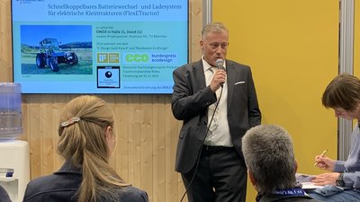 Beim Pressegespräch: Dr. habil. Thomas Engelke (BLE, Innovationsförderung) führt in das Projekt „FlexETtractor“ ein. © BLE